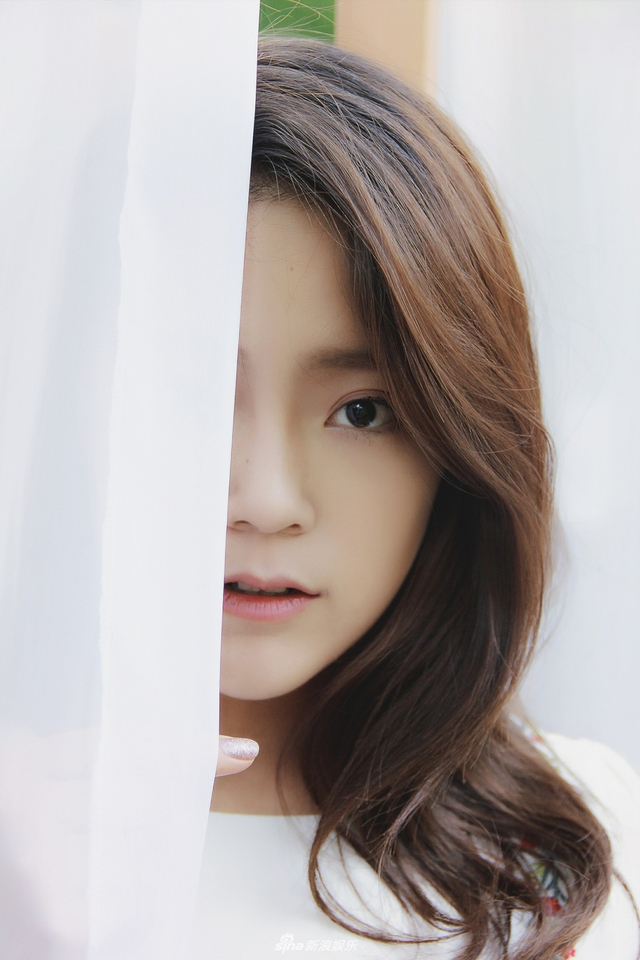 王莲少女写真曝光 白衣飘飘仙气十足