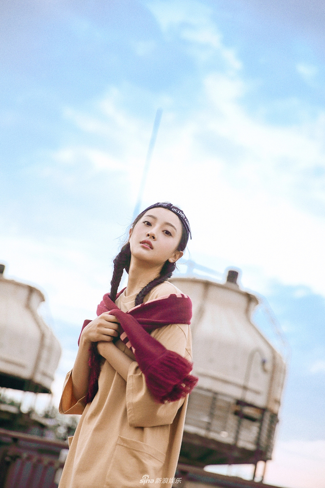 郭玮洁早秋写真曝光 造型亮眼chic感十足