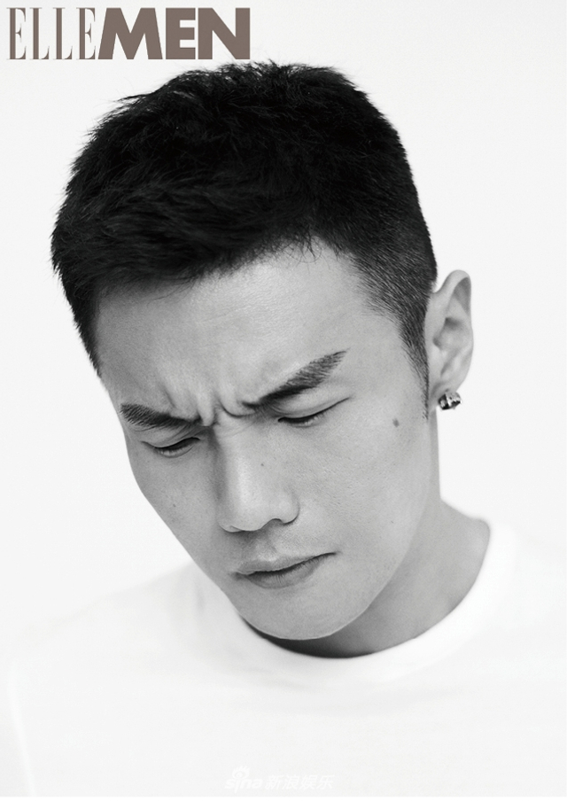 李荣浩黑白绅士大片曝光 细腻演绎多重可塑性