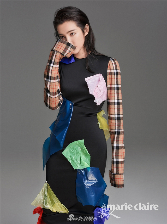 组图：李冰冰再登五大封面 温柔甜笑难掩恋爱喜悦