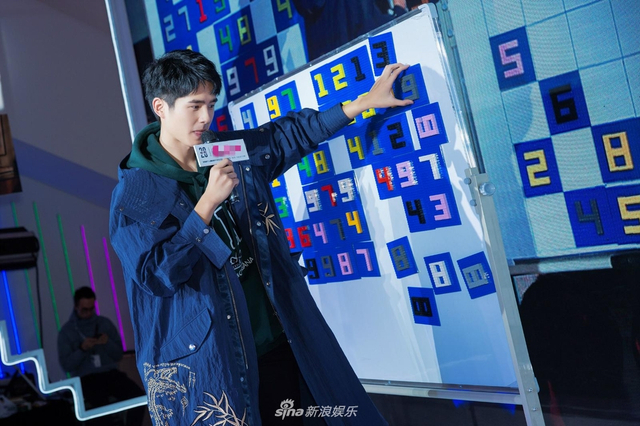 组图：刘昊然20岁生日会新书发布 少年未来可期