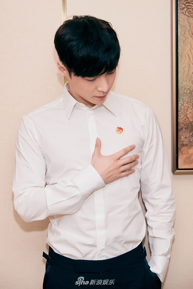 组图：张艺兴续任湖南共青团宣传工作推广大使 传递青春正能量