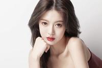 女网红晒性感照 王思聪贴心喊话“多穿点”未获回应