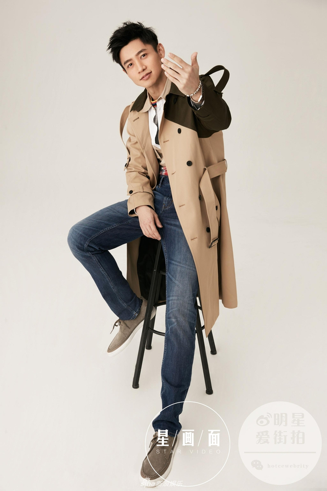 组图:魏晨大片演绎简约色彩穿搭 微微一笑很温柔