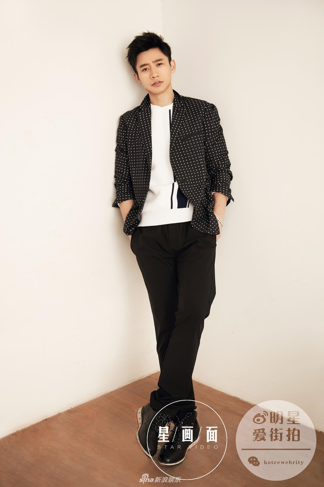 组图:魏晨大片演绎简约色彩穿搭 微微一笑很温柔