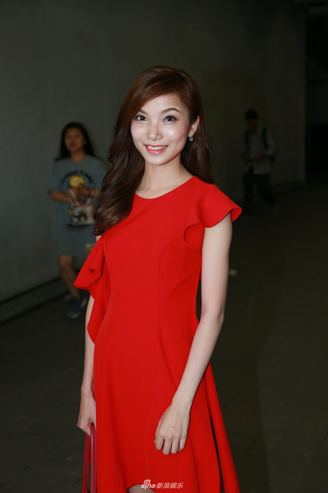 组图：港姐首轮面试质量参差 有清纯小妹妹也有阿姨秀身材