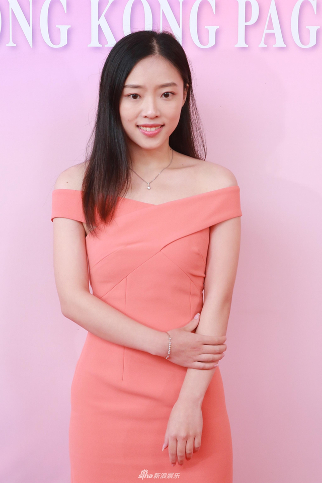 组图：港姐首轮面试质量参差 有清纯小妹妹也有阿姨秀身材