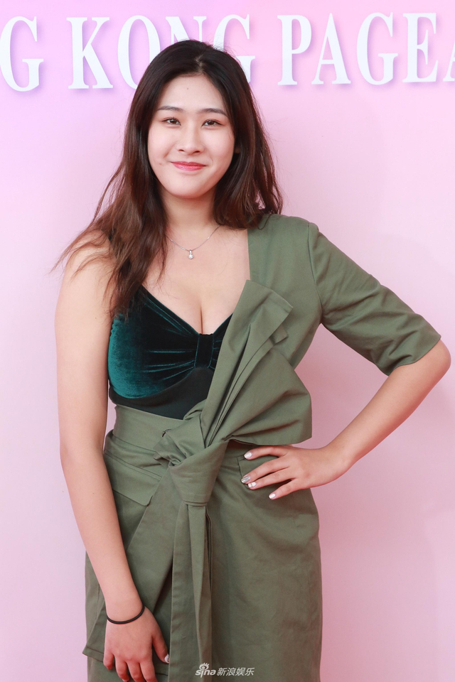 组图：港姐首轮面试质量参差 有清纯小妹妹也有阿姨秀身材