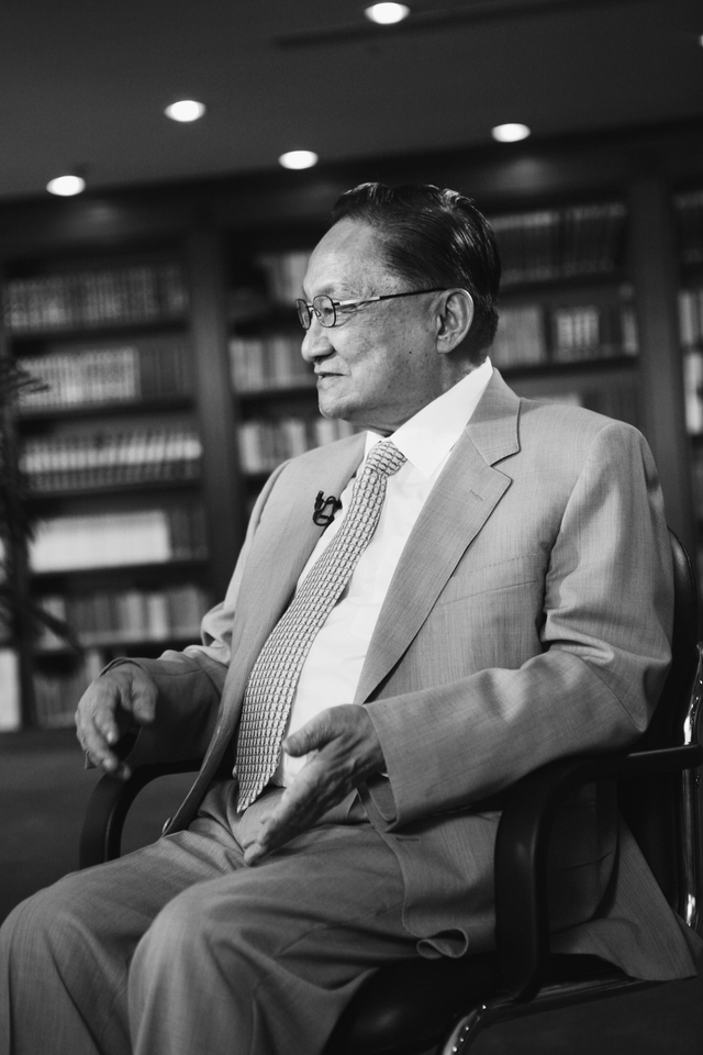 组图：金庸逝世享年94岁 音容笑貌犹在眼前