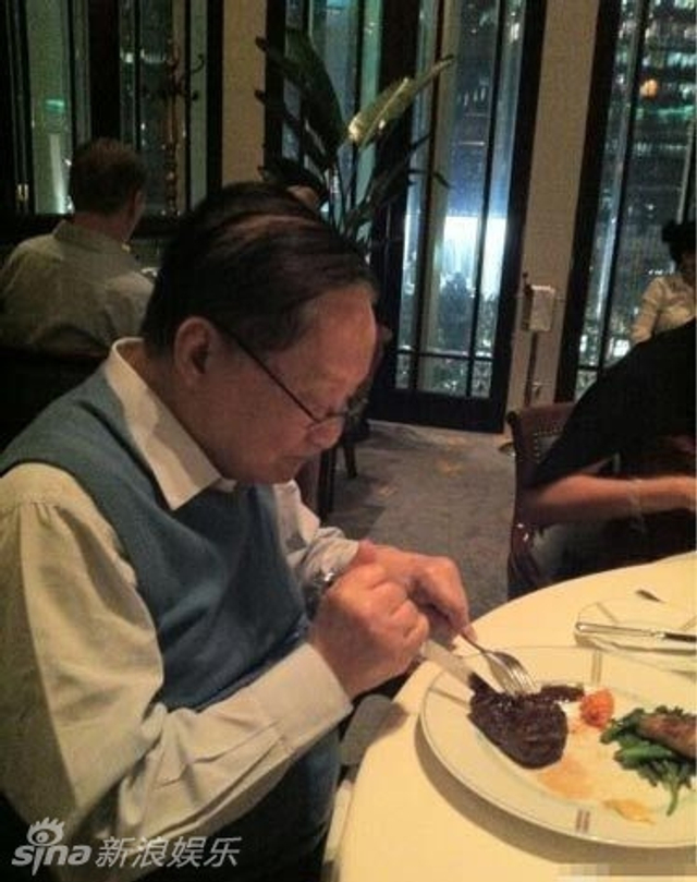 组图：金庸逝世享年94岁 音容笑貌犹在眼前