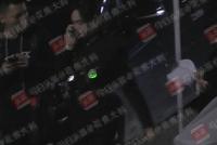 共商婚礼大计?曝罗晋深夜探班唐嫣遮遮掩掩