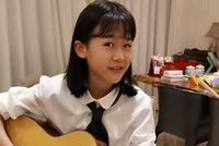 鲍蕾晒女儿弹吉他视频 12岁贝儿表情神态超像爸爸陆毅