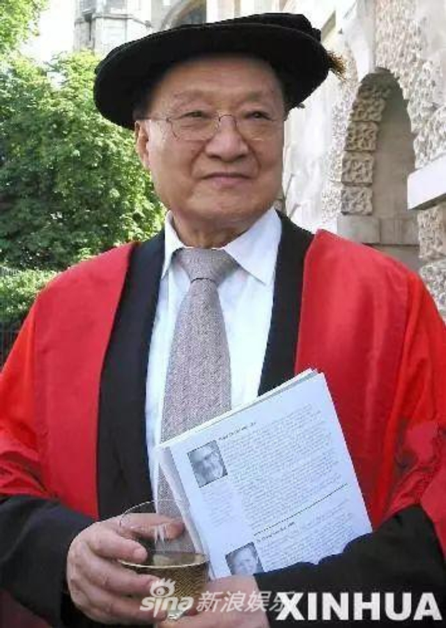 组图：金庸逝世享年94岁 音容笑貌犹在眼前