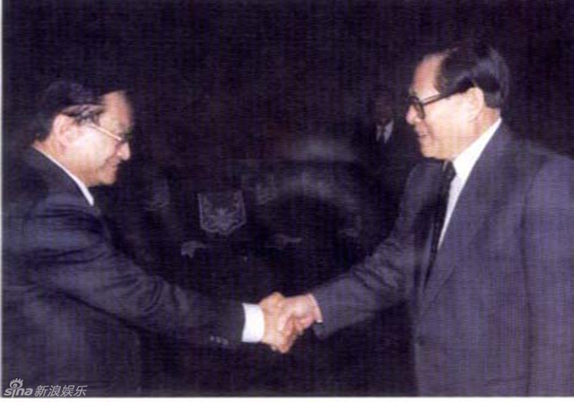 组图：金庸逝世享年94岁 音容笑貌犹在眼前