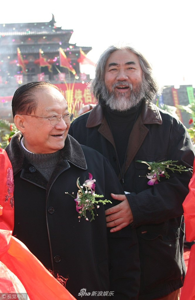 组图：金庸逝世享年94岁 音容笑貌犹在眼前