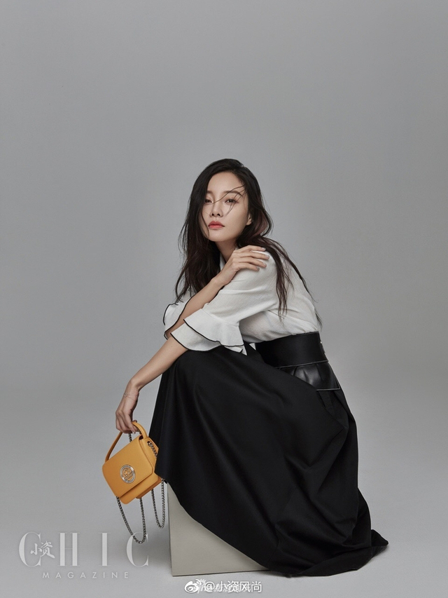 组图：竟然不玩嘻哈风？李小璐最新大片风格百变露蛮腰