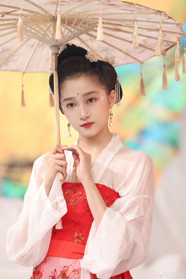 关晓彤回归 王牌对王牌7 古装撑伞造型梦回 影 新浪图片