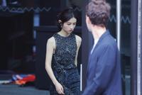 王一博张子枫同场看秀 两人对镜头浅笑好迷人