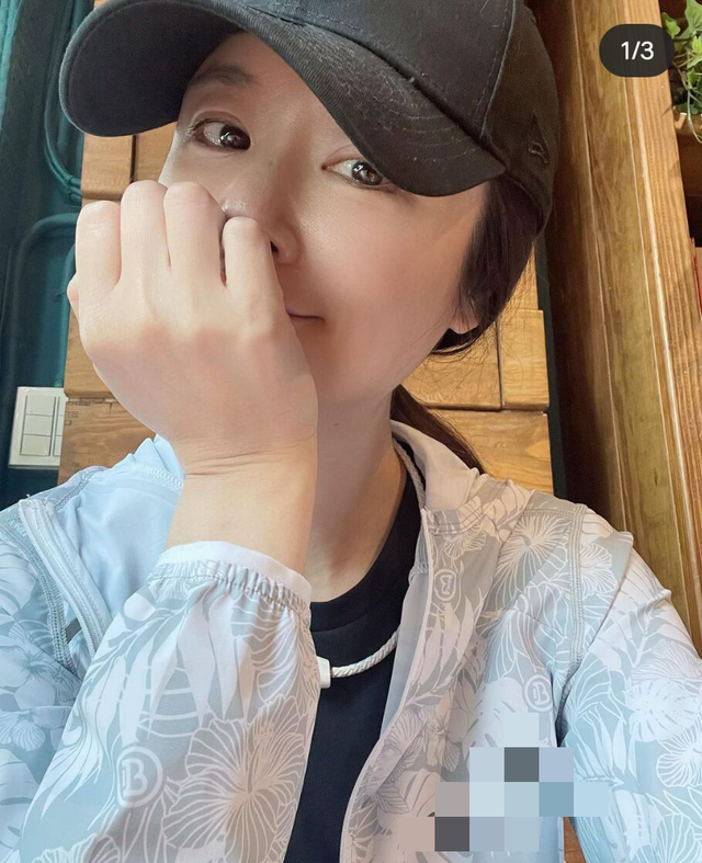 46岁林心如大方晒素颜自拍照 笑容明媚皮肤白皙状态好_新浪图片