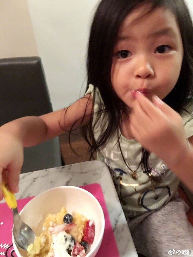 5           阿雅女儿旧照