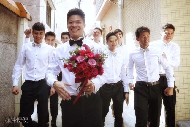 9 苏炳添与伴郎团合影,开心大笑