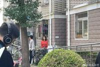 组图:谢霆锋高圆圆录制《百姓的味道》两人身穿毛衣休闲随性