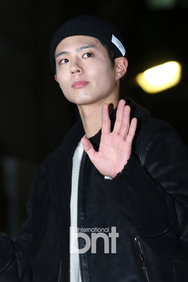 Tvn 男朋友 举办杀青宴朴宝剑戴毛线帽出席 新浪图片