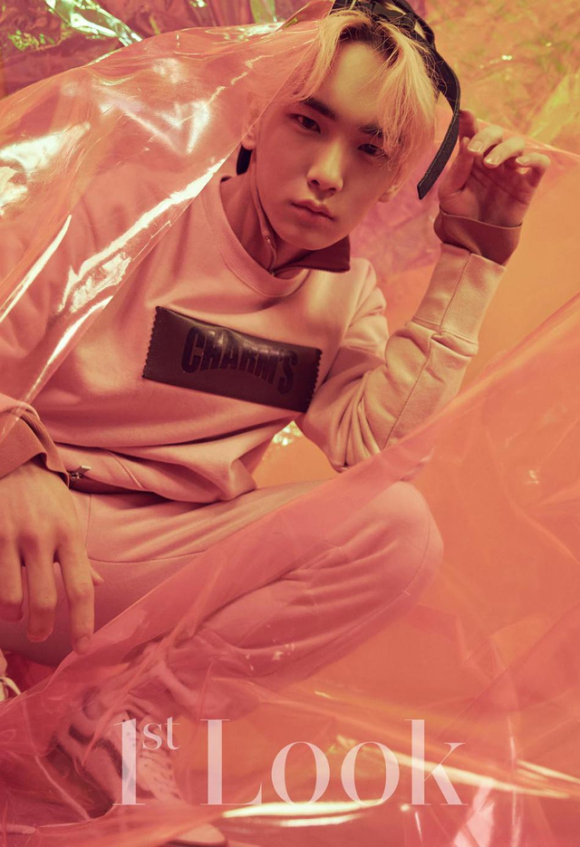 shinee成员key拍写真 对女模亲密摸头杀_新浪图片