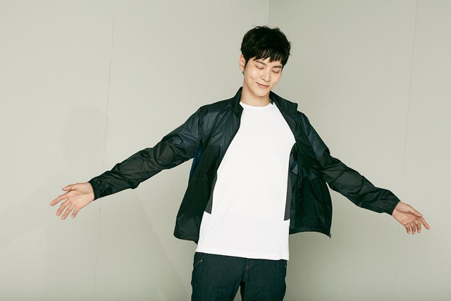 韩星周元拍春季写真 微微一笑酒窝迷人_新浪图片