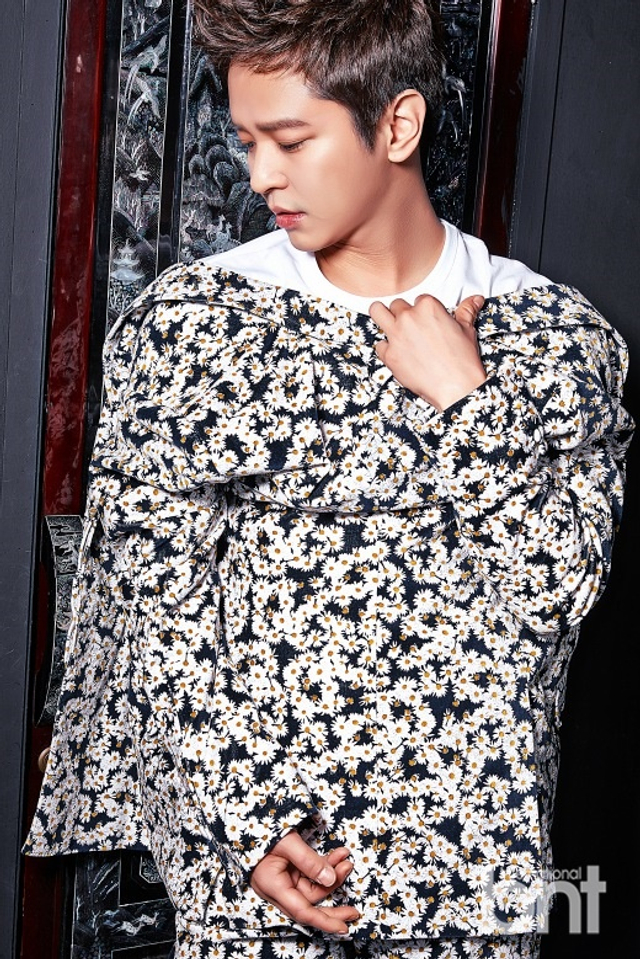 好久不见！金桢勋拍时尚写真 多款造型魅力依旧