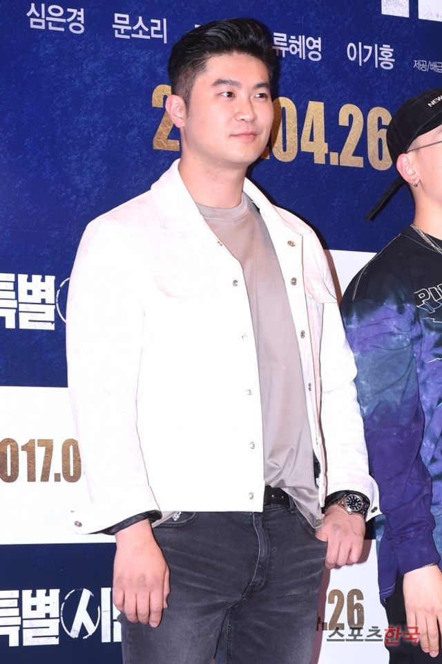 雪莉前男友崔子亮相活动 露笑颜扫分手阴霾