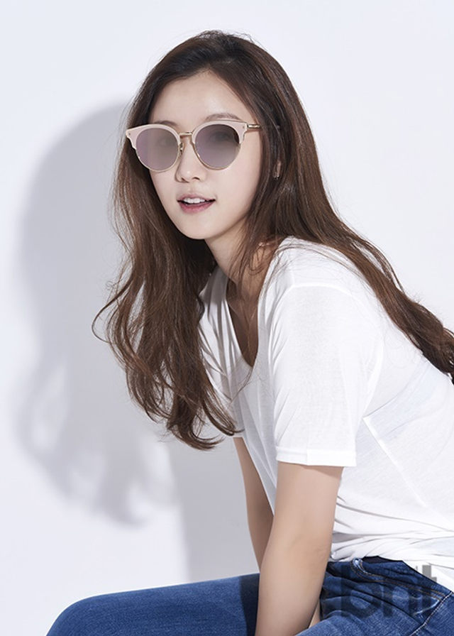 韩国女星崔子惠拍写真 纯美妩媚大方迷人