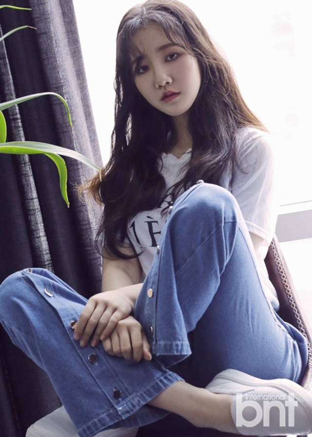 韩女星陈智熙拍写真 梦幻氛围演绎成熟魅力