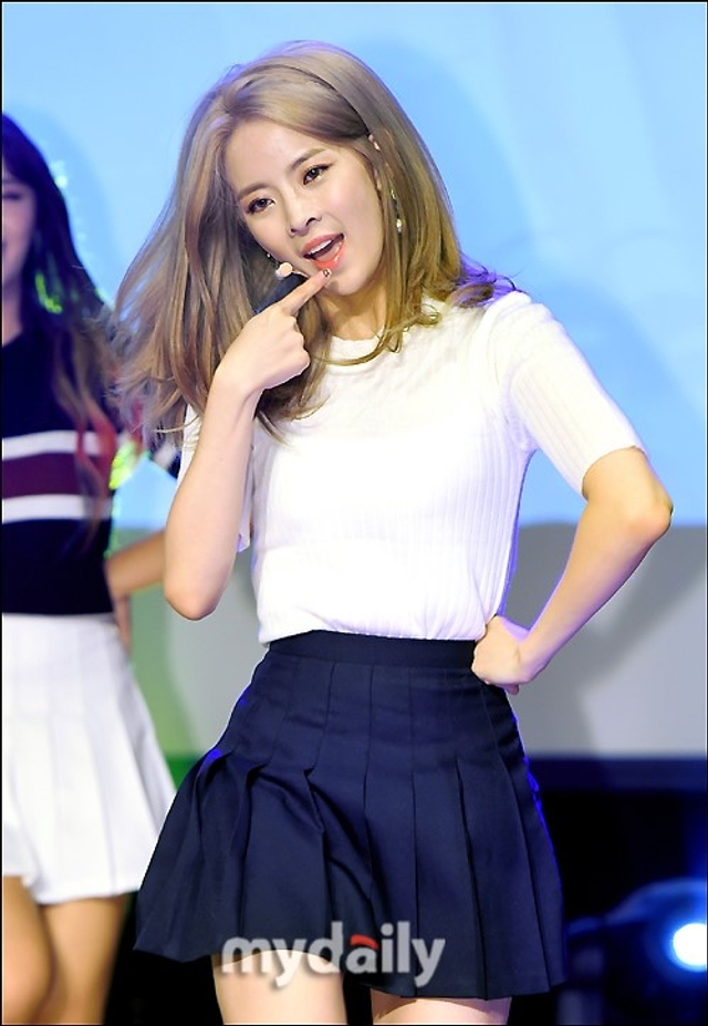 韩国新人女团s2出道 活泼少女风清纯可爱