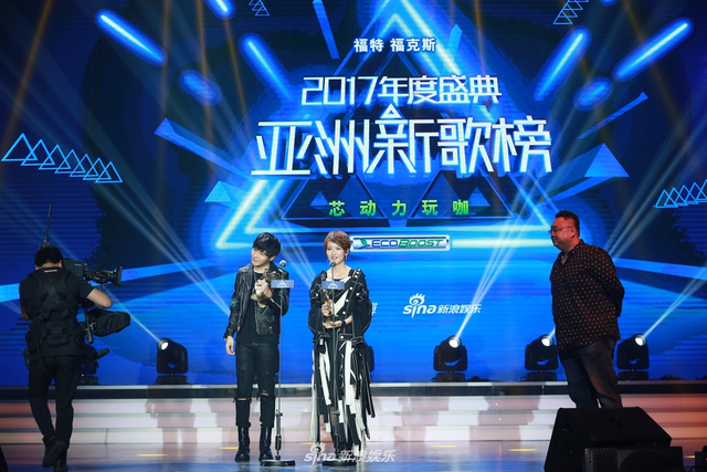 蔡淳佳、李炜