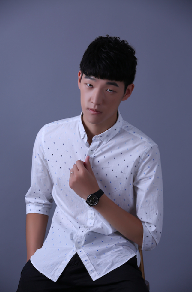 李金江新写真公开 积极迎接角色挑战