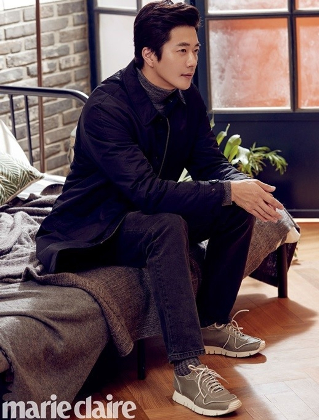 权相佑拍秋季宣传写真 展绅士型男风范