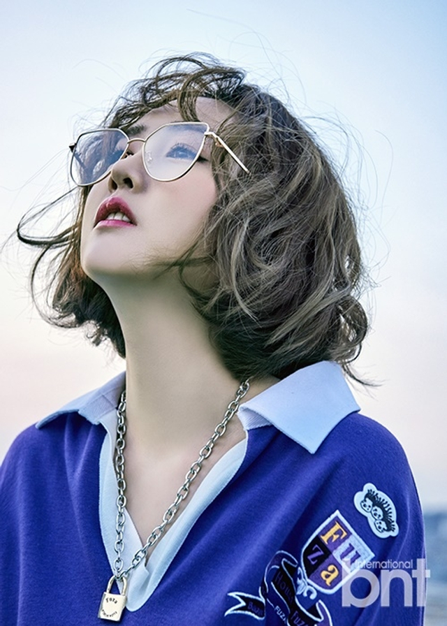 韩女歌手星拍写真 时隔两年携新曲回归_新浪图片