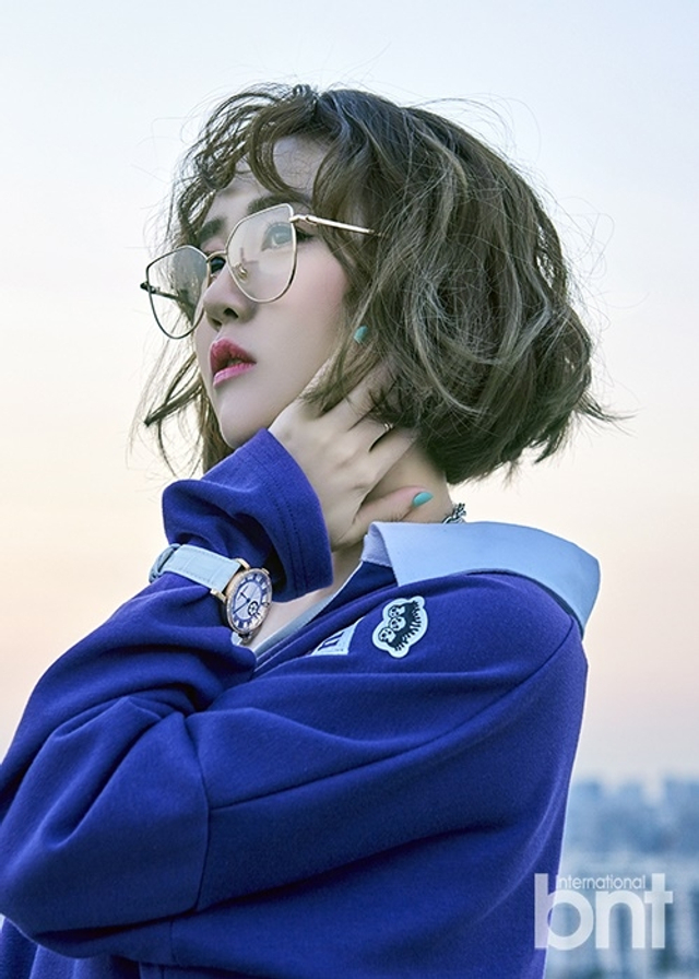 韩女歌手星拍写真 时隔两年携新曲回归_新浪图片