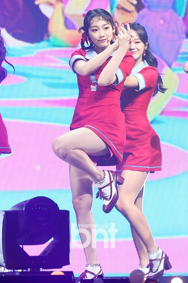 5/29新浪娱乐讯 8日下午,韩国女团gugudan在首尔yes24 live hall举行