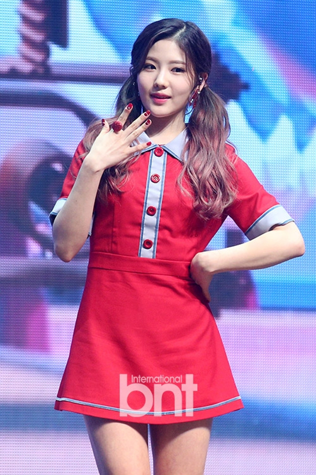 gugudan回归发新曲 甜美九少女闪亮可爱_新浪图片