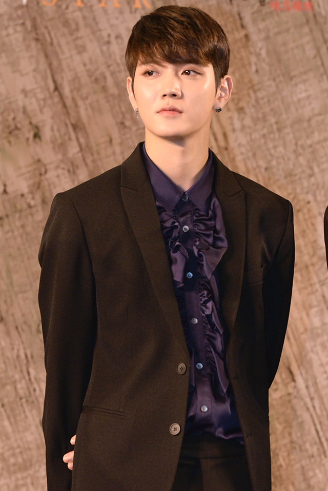 nuest w香港办媒体见面会