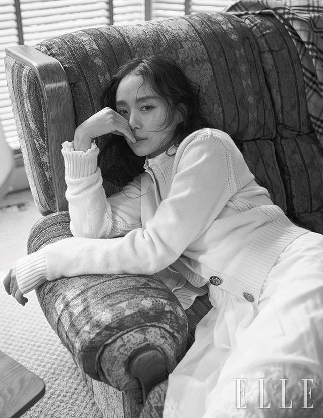组图：全度妍登时尚杂志封面 淡妆素雅美丽依旧