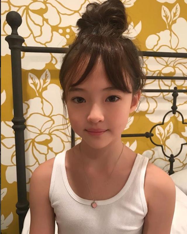 10岁网红小萝莉签约yg旗下 混血五官精致可爱