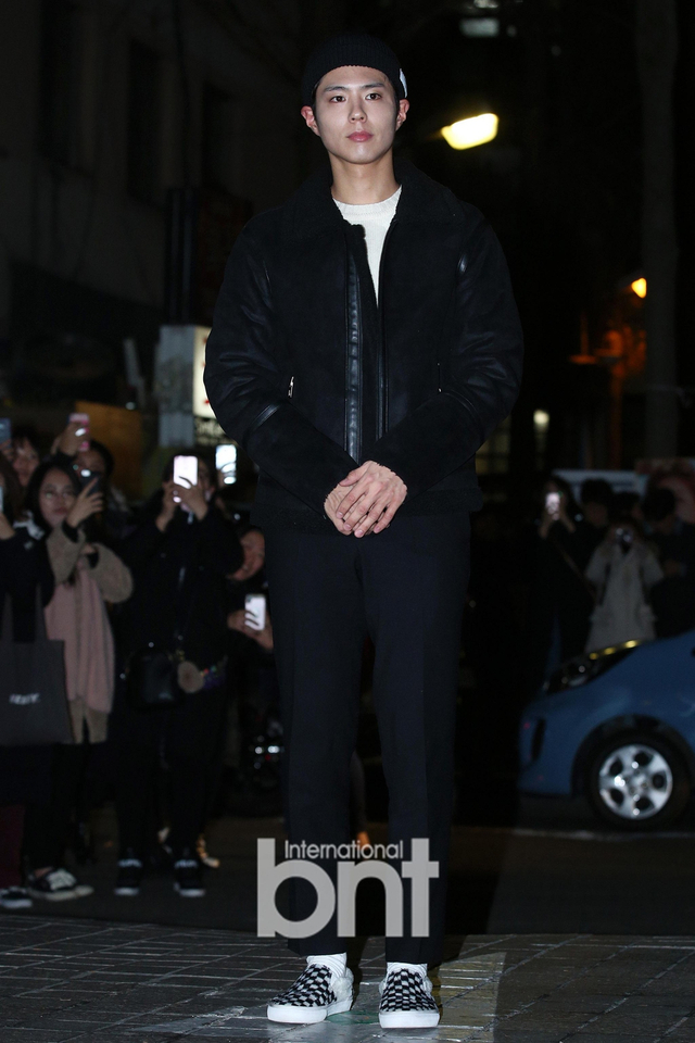 Tvn 男朋友 举办杀青宴朴宝剑戴毛线帽出席 新浪图片
