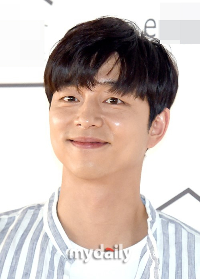 孔刘笑容温柔脸变圆润 39岁仍似小鲜肉