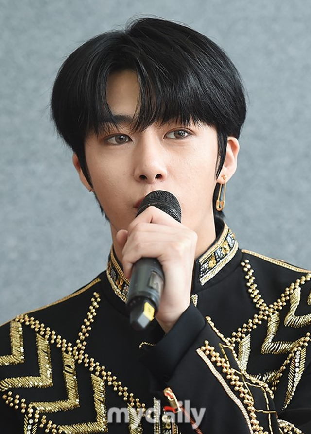 韩男团monstax巡演发布会 成员亮相状态满格