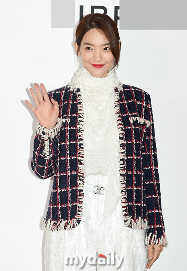 金宇彬女友申敏儿亮相活动 气质干练身材高挑_新浪图片