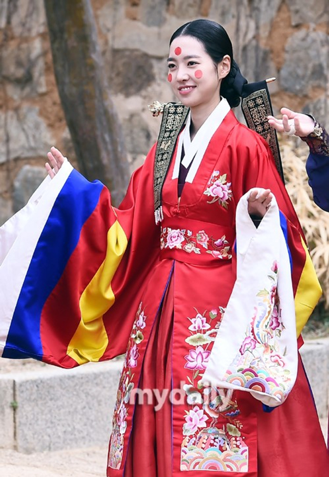 韩古装剧《大君》公开拍摄