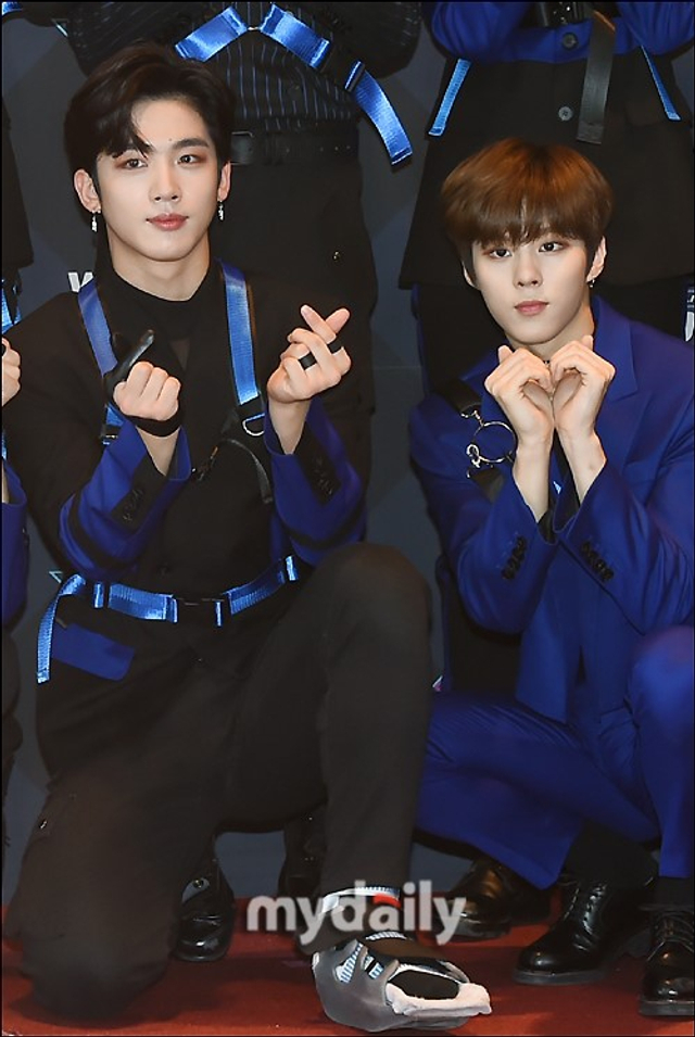 韩男团x1亮相参加节目彩排